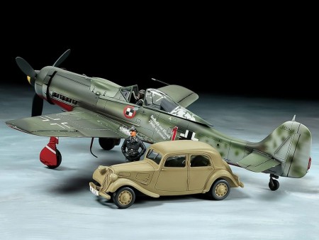 Tamiya 1:48 - Focke-Wulf Fw190 D-9 JV44 And Citroen Traction 11CV Staff Car (25213)